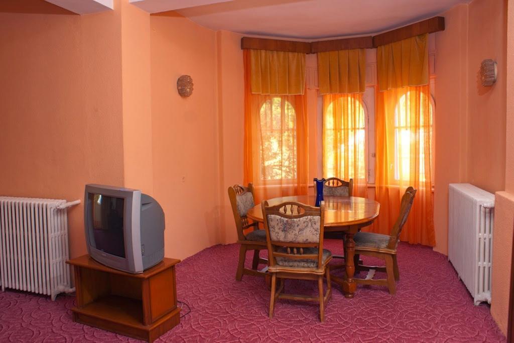 Hotel Cerna Băile Herculane Quarto foto