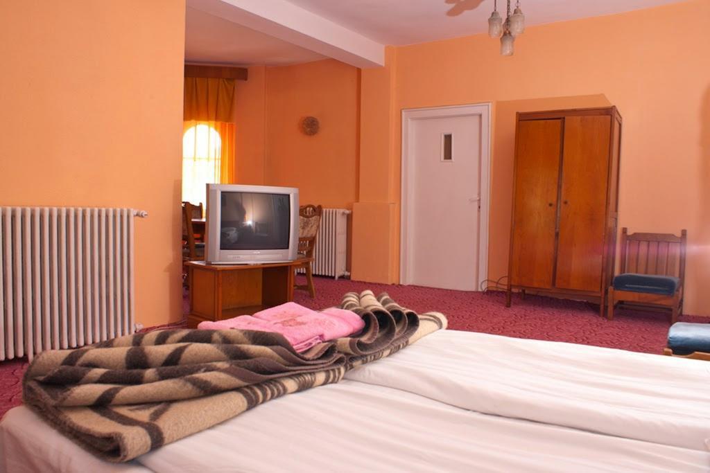 Hotel Cerna Băile Herculane Quarto foto
